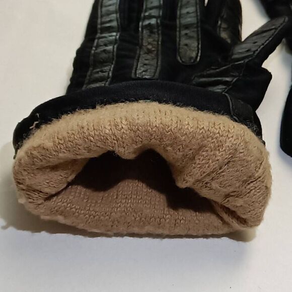 Isotoner Women's Spandex Touchscreen Gloves Black - Picture 7 of 10